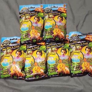 Dino World Dino Slime & Fossil Set